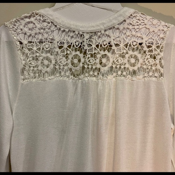 American Rag White Blouse V Neck Top Lace Buttons Size Small - Picture 4 of 8